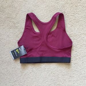 must go!! nike sports swoosh bra nwt